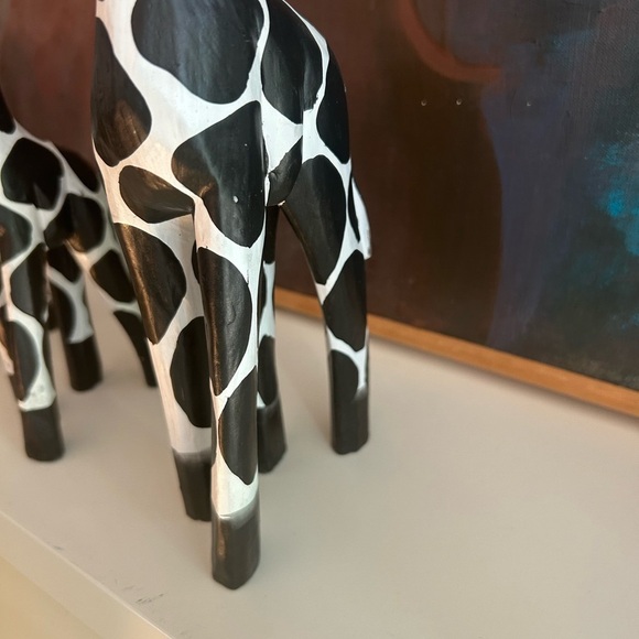 Vintage Handcrafted Black and White Giraffe Figurines Indonesia - Picture 12 of 16